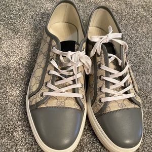 Men’s gucci sneakers (low tops) AMAZING CONDITION